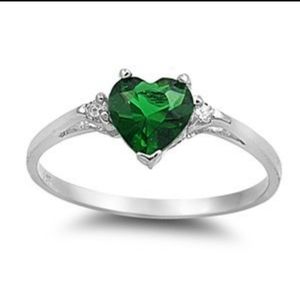 🖤SOLD🖤 vintage emerald heart